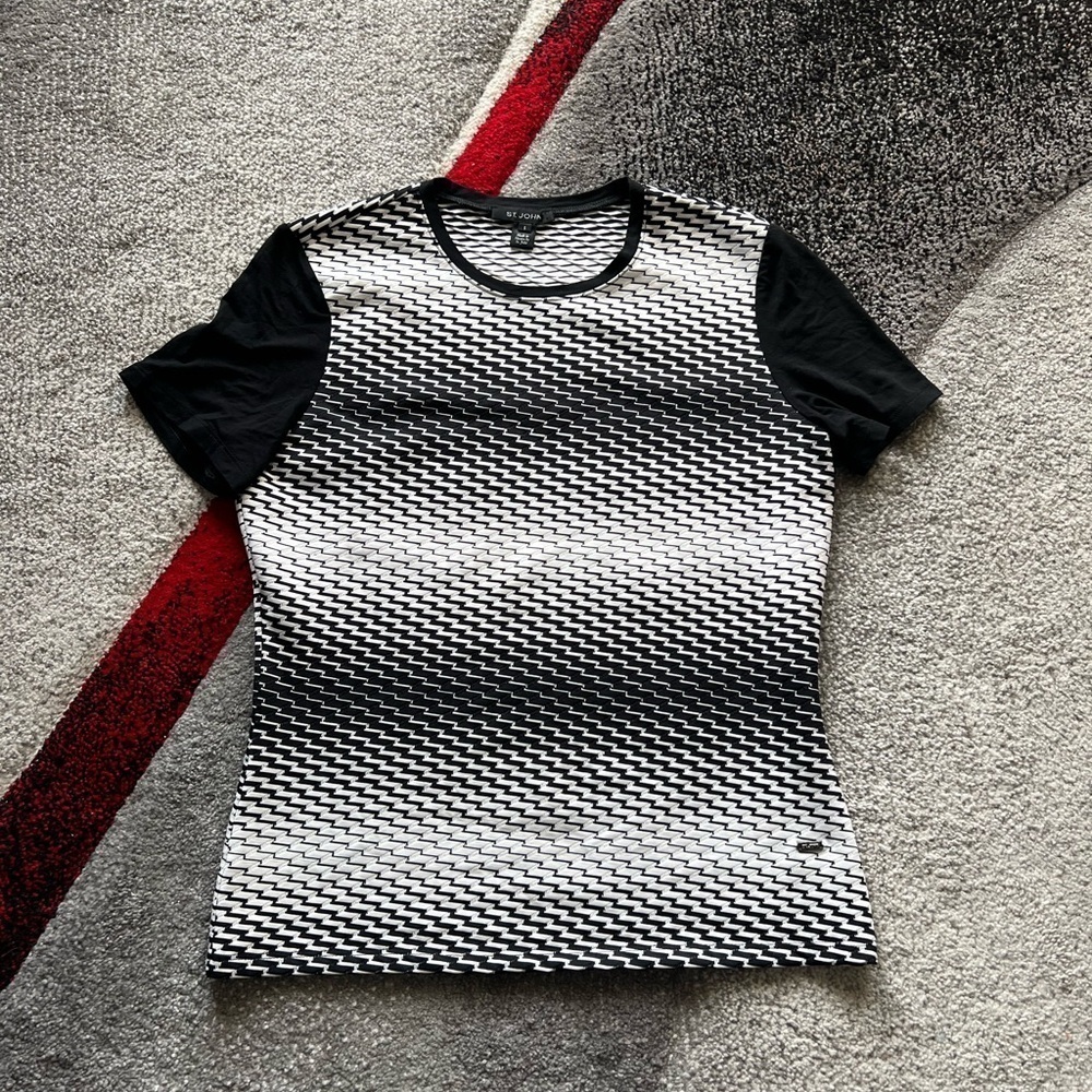 St. John Black White ZigZag Knit Tee
